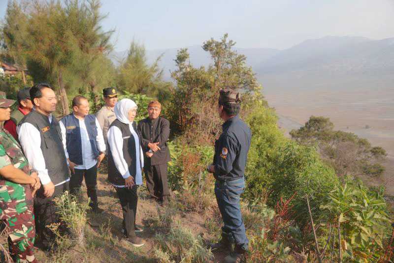 Khofifah: Helikopter BNPB Dikerahkan untuk 'Water bombing' Karhutla di Gunung Arjuno dan Gunung Bromo