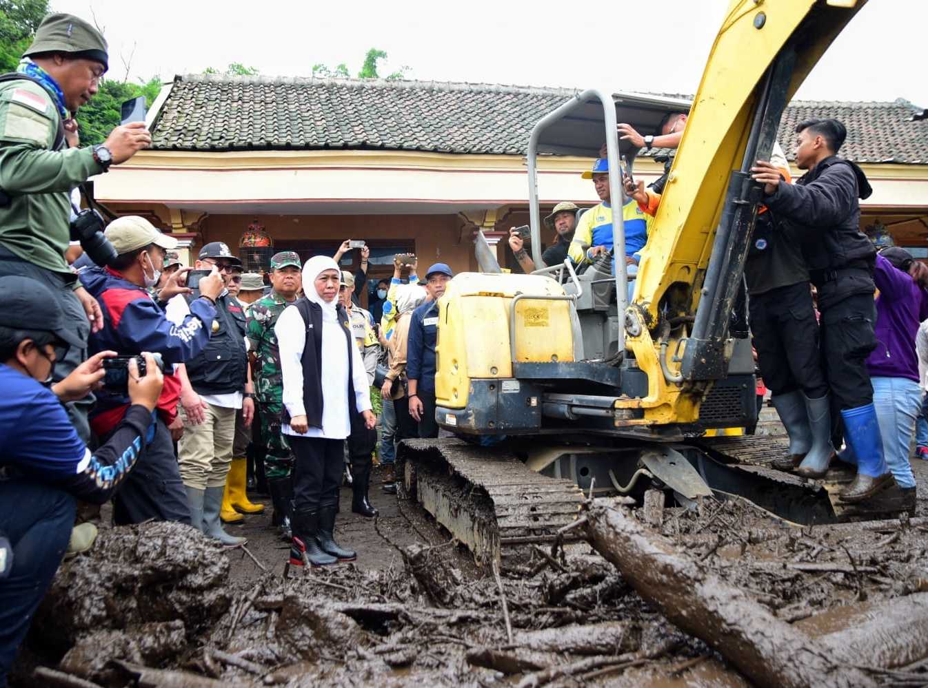 Khofifah Minta Pemda Segerakan Gunakan BTT untuk Rehabilitasi Warga Terdampak Banjir Bandang Bondowoso