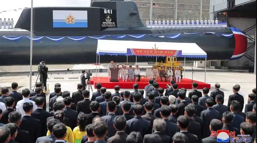 Kim Jong Un Luncurkan Kapal Selam Nuklir Baru Korea Utara