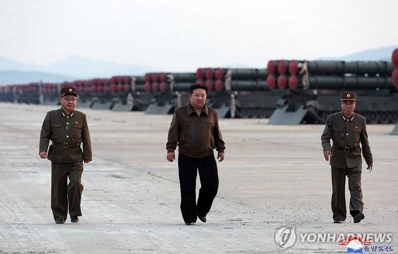 Kim Jong Un Pantau Uji Coba Peluncur Roket Korea Utara