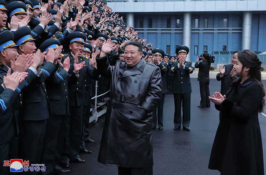 Kim Jong-un Rayakan Era Baru Kekuatan Luar Angkasa Korut