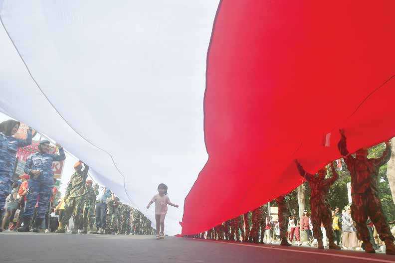 Kirab Bendera Merah Putih Sepanjang 200 meter