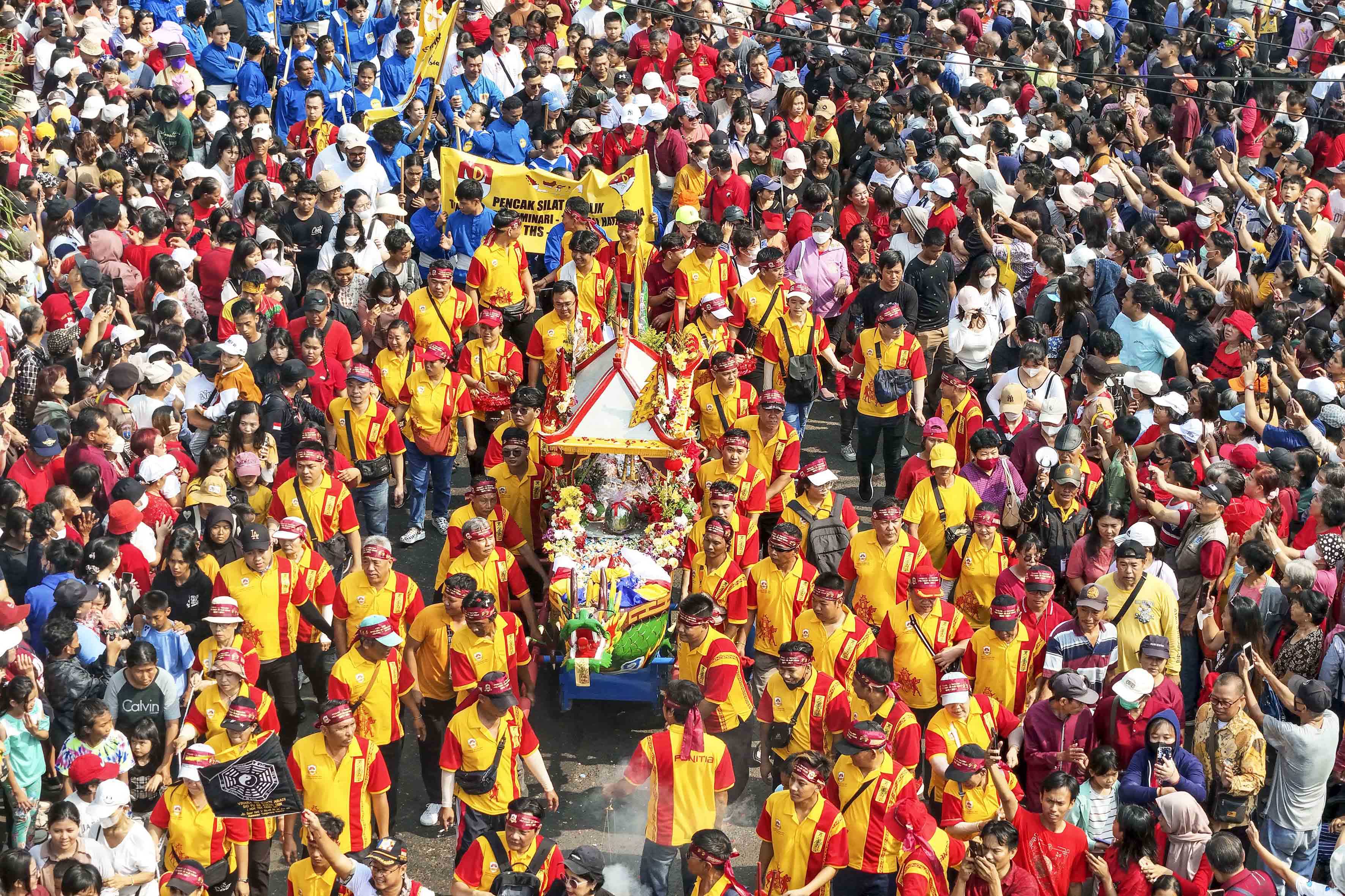 Kirab Budaya Gotong Toapekong