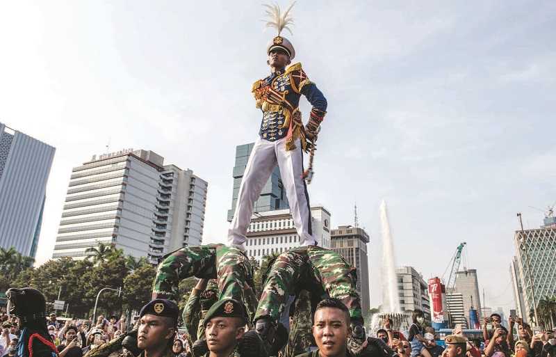 KIRAB 'DRUMBAND' AKADEMI TNI