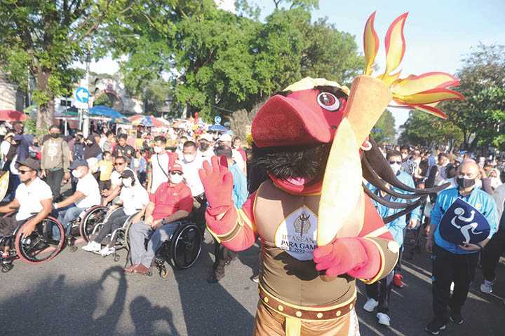 Kirab Maskot ASEAN Para Games di Solo