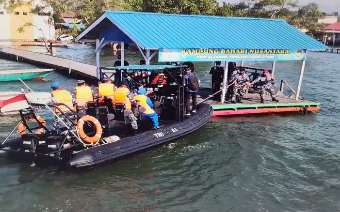 Kisah dari Vaksinasi TNI, Gunakan Sekoci Prajurit Angkatan Laut 'Serbu' Banyak Kampung Nelayan