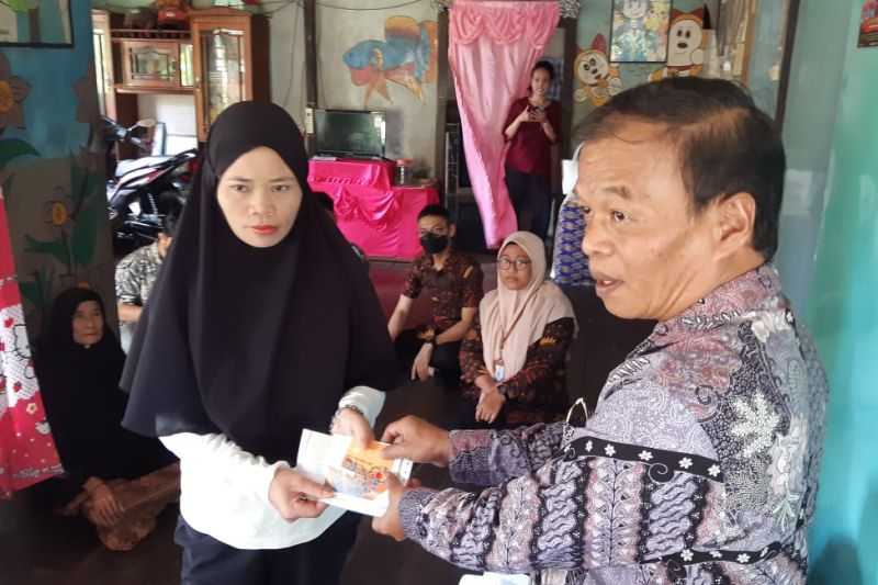 KJRI Kuching Fasilitasi Penyerahan Gaji Pekerja Migran Indonesia Wanita Asal Sambas