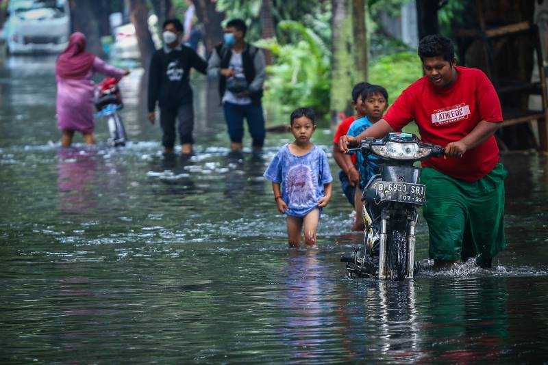 Klaim Banjir Surut Dalam Sehari Dinilai Tak Masuk Akal