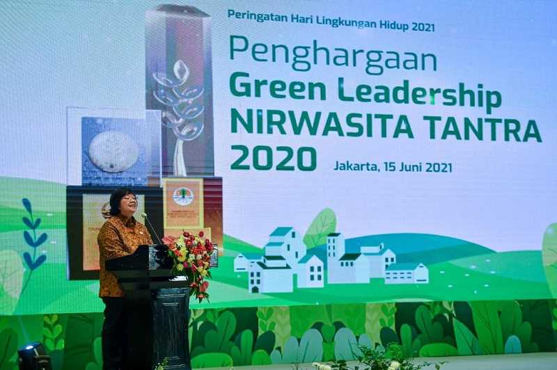 KLHK Beri Penghargaan Green Leadership Nirwasita Tantrapada Kepala Daerah