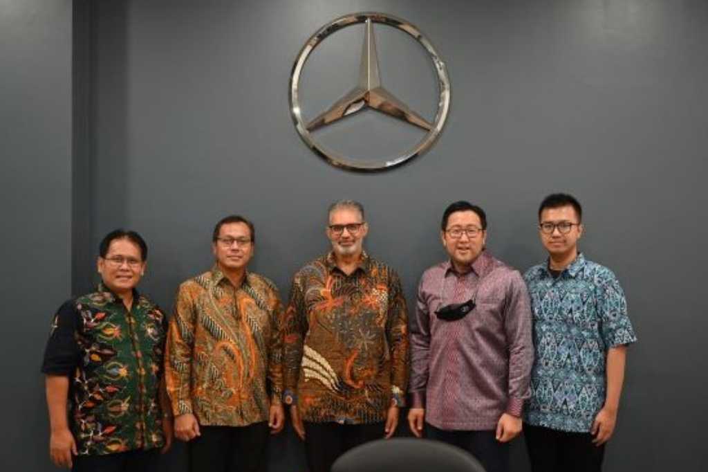 KOBEX Resmikan Showroom Mercedes Benz Commercial Truck di Kalimantan 2