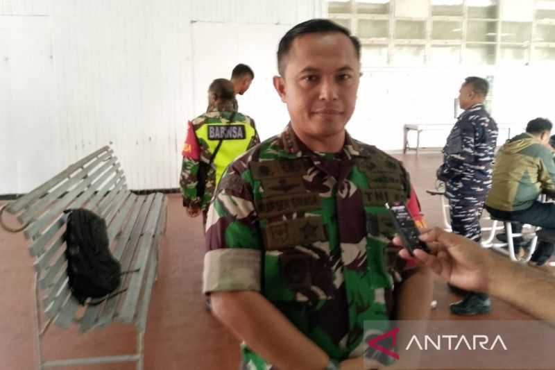 Kodim 1708 Biak bagikan 1.000 Bendera Merah Putih