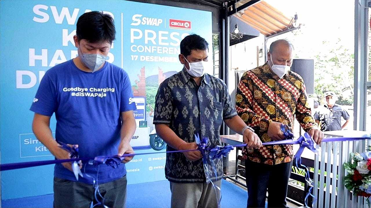 Kolaborasi Swap Indonesia dan Circle-K di Bali Menghadirkan Solusi Untuk Pengguna Motor Listrik di Indonesia