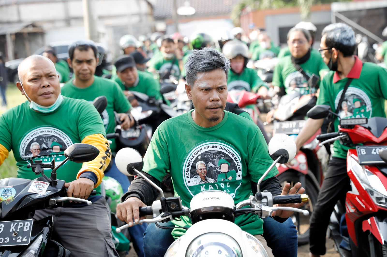 Kompak! 300 Driver Ojol Gelar Aksi 'Putihkan Rambut' Sebagai Dukungan untuk Ganjar Pranowo 1