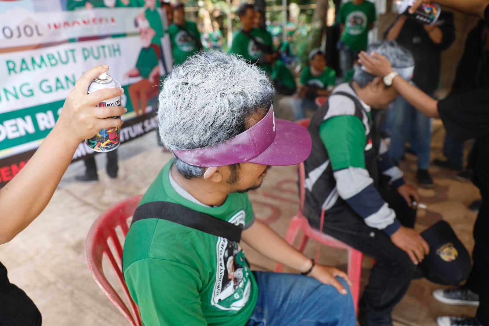 Kompak! 300 Driver Ojol Gelar Aksi 'Putihkan Rambut' Sebagai Dukungan untuk Ganjar Pranowo 3