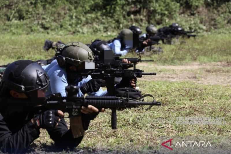 Kopaska dan Paskal TLDM Latihan Menembak Bersama di Kinabalu