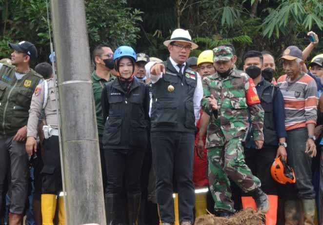 Korban Banjir Bandang Leuwiliang Terima Bantuan