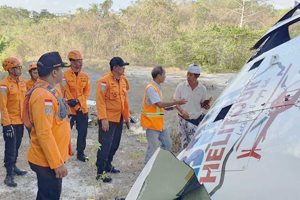Korban Helikopter Jatuh di Pecatu Dievakuasi Basarnas Bali