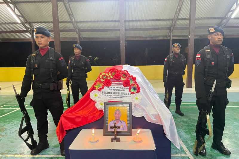 Korban Penembakan KKB, Bharada Bonifasius Jawa Dikebumikan di NTT
