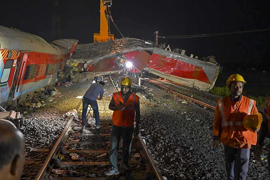 Korban Tewas Tabrakan Kereta  di India Capai 288 Orang