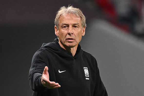 Korea Selatan Berhentikan Klinsmann