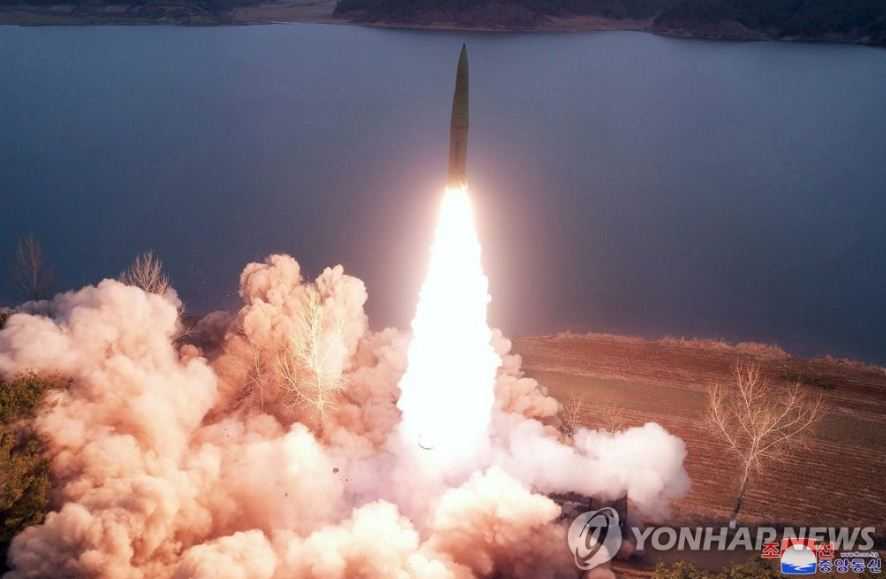 Korea Utara Kembali Tembakkan Dua Rudal Balistik ke Laut Timur