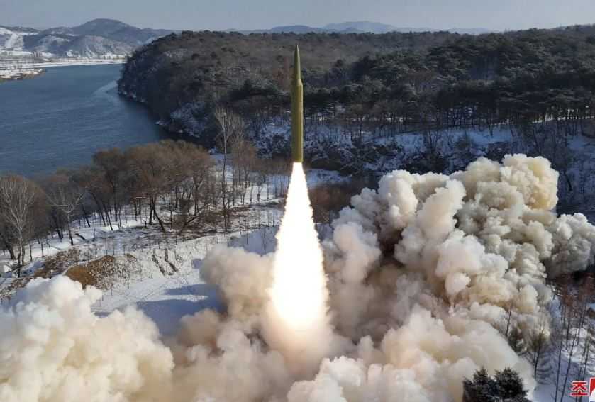 Korea Utara Klaim Berhasil Uji Coba Rudal Berhulu Ledak Hipersonik