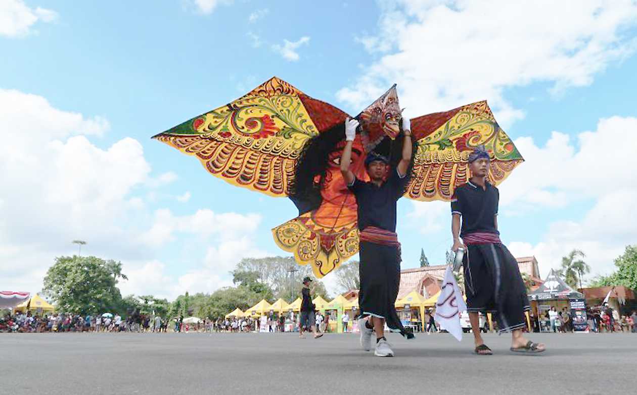 Kota Mataram Dihiasi Festival Layang-layang