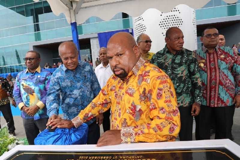 KPK Amankan Gubernur Papua Lukas Enembe di Jayapura
