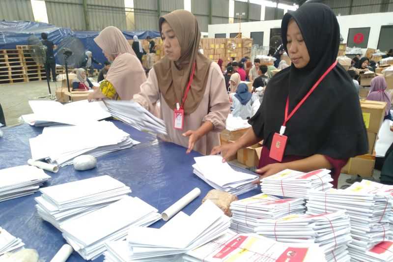 KPU Karawang Mulai Distribusikan Bilik Suara untuk Pemilu ke 30 Kecamatan