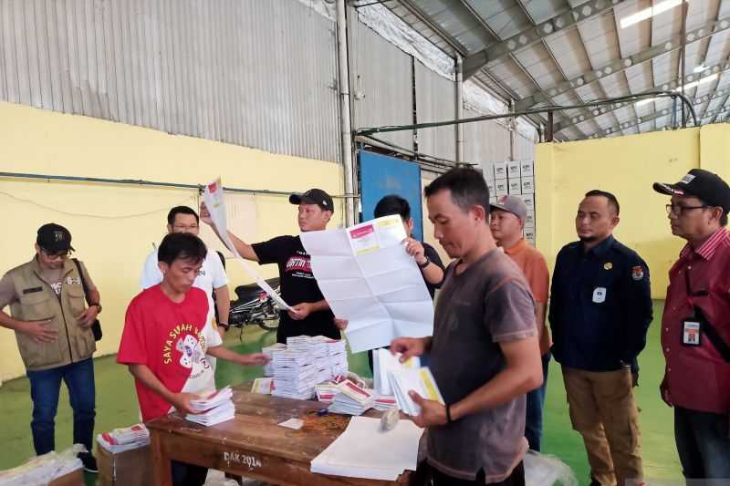 KPU Tangerang Selesaikan Penyortiran dan Pelipatan Surat Suara Pemilu 2024