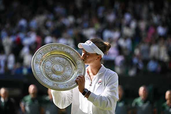 Krejcikova Dedikasikan Gelar Wimbledon untuk Novotna