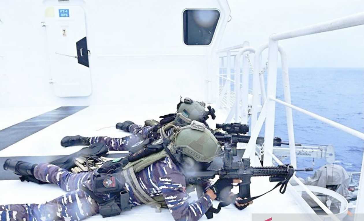 KRI WSH-991 Latihan Tempur Bahaya Permukaan