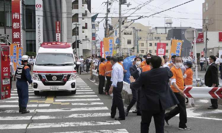 Kronologi Penembakan Mengerikan Eks PM Jepang Shinzo Abe, Terkena Dada dan Leher Hingga Tak Sadarkan Diri