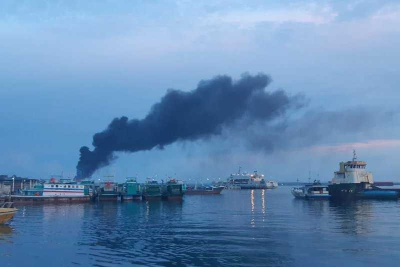 KSOP Sorong: Kebakaran KM Fajar Baru 8 Tidak Mencemari Air Laut