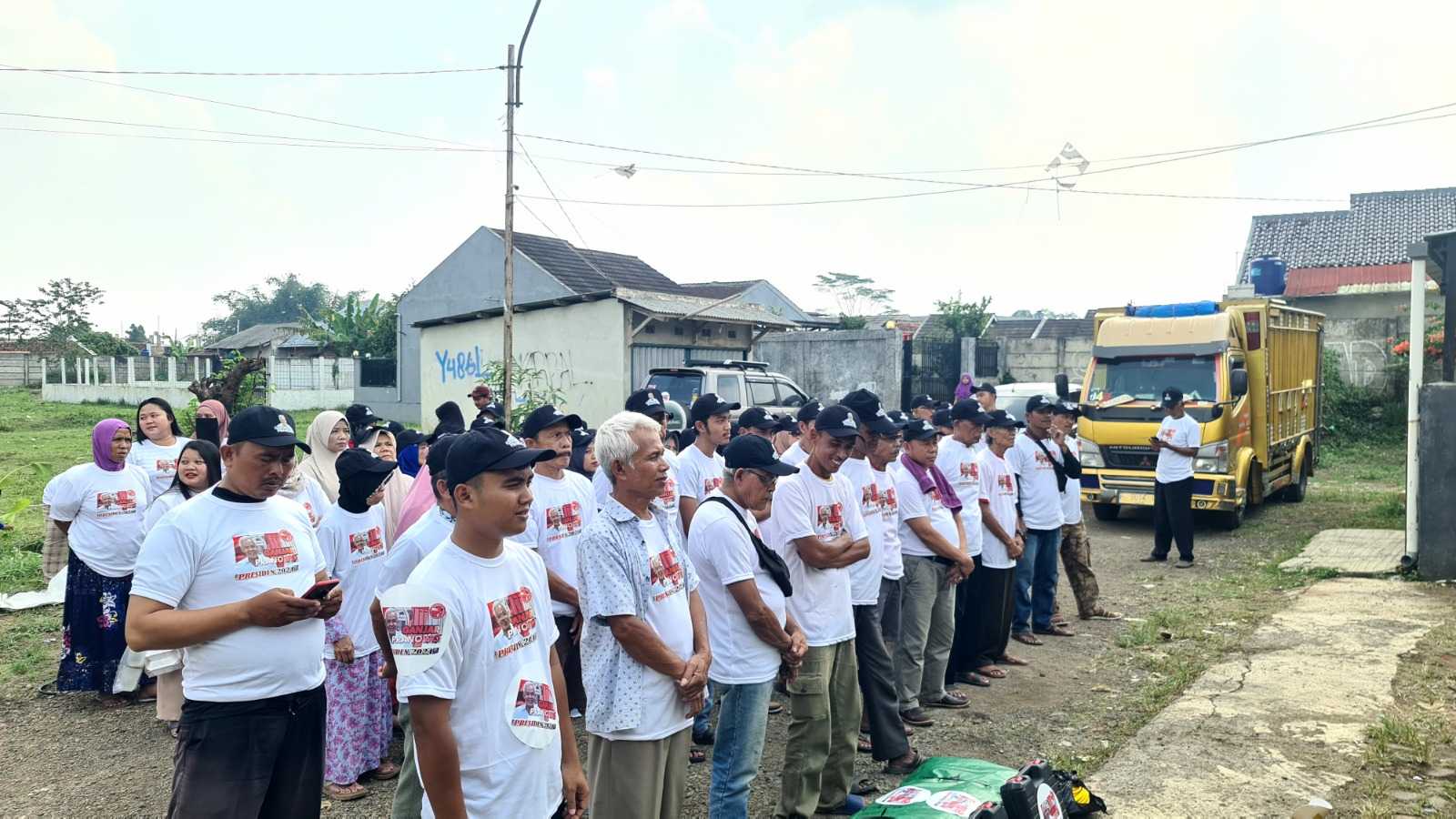 KST Dukung Ganjar Beri Bantuan Untuk Sopir Truk di Sukabumi 2
