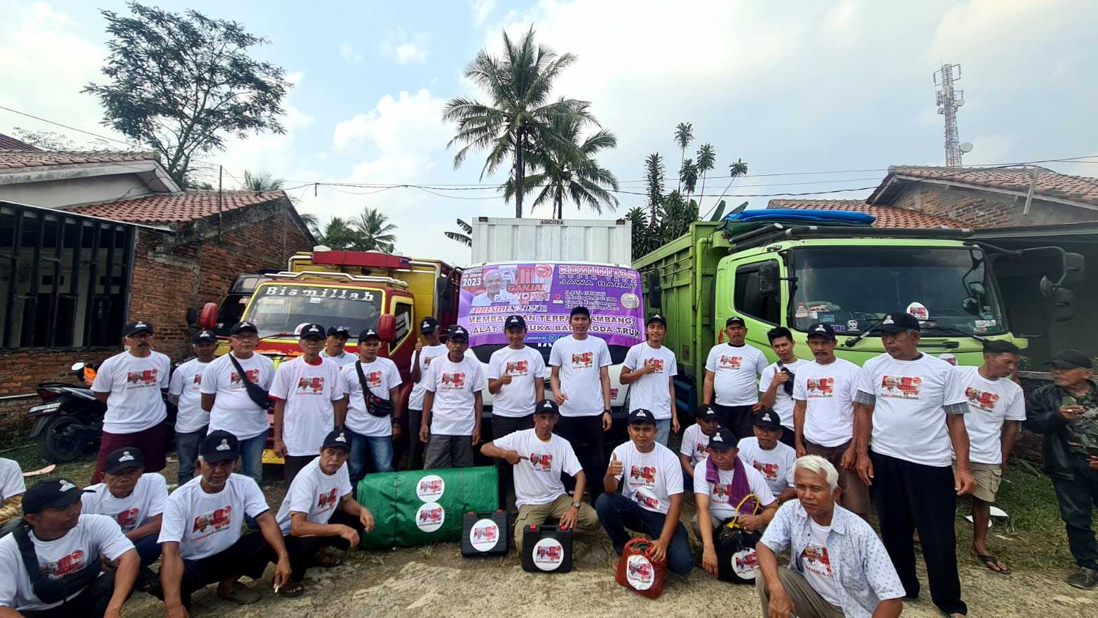 KST Dukung Ganjar Beri Bantuan Untuk Sopir Truk di Sukabumi 4