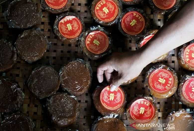 Kue Keranjang dan Dekorasi Imlek Laris Manis di Toko Online