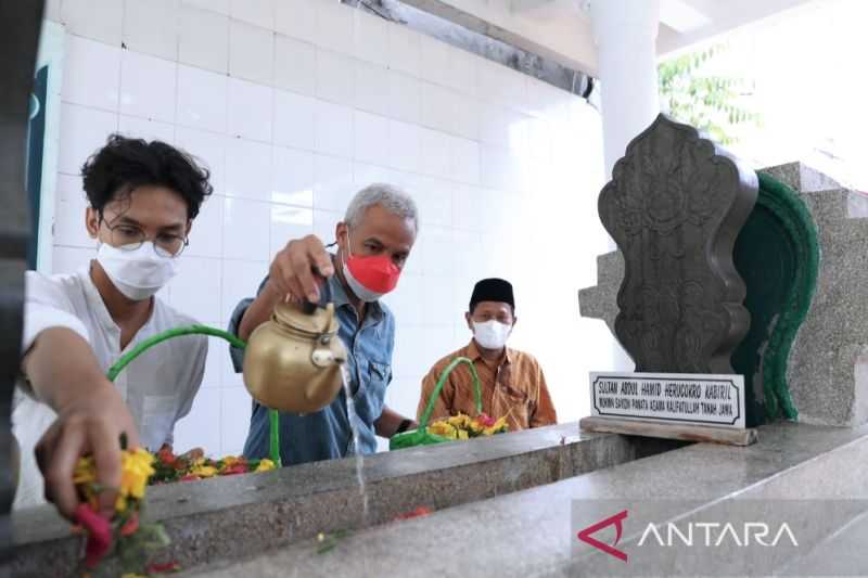 Kunjungi Makassar, Ganjar Pranowo Berziarah ke Makam Pangeran Diponegoro dan Sultan Hasanuddin