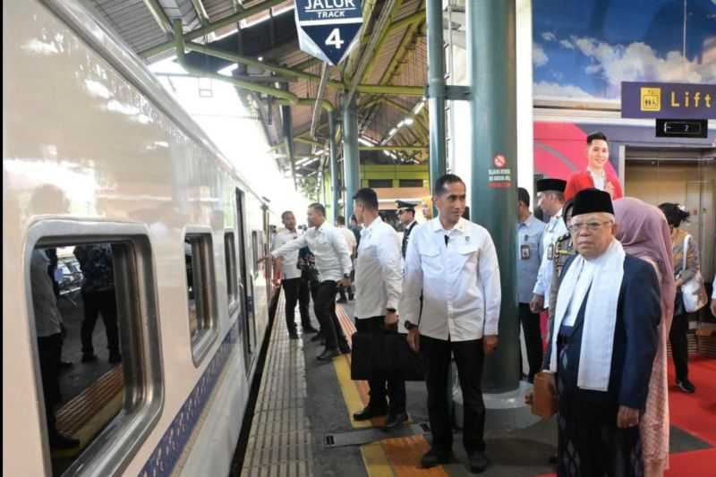 Kunker ke Cirebon, Wapres Ma'ruf Amin Naik Kereta Api dari Stasiun Gambir