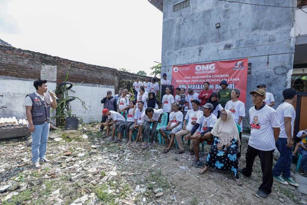 Kurangi Dampak Banjir, Orang Muda Ganjar Jawa Barat Membuat Gerakan 100 Biopori di Kabupaten Cirebon