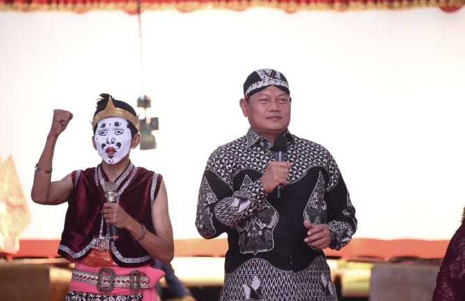 Laksamana Budayawan Hadiri Pagelaran Wayang Kulit Satu Layar Empat Dalang