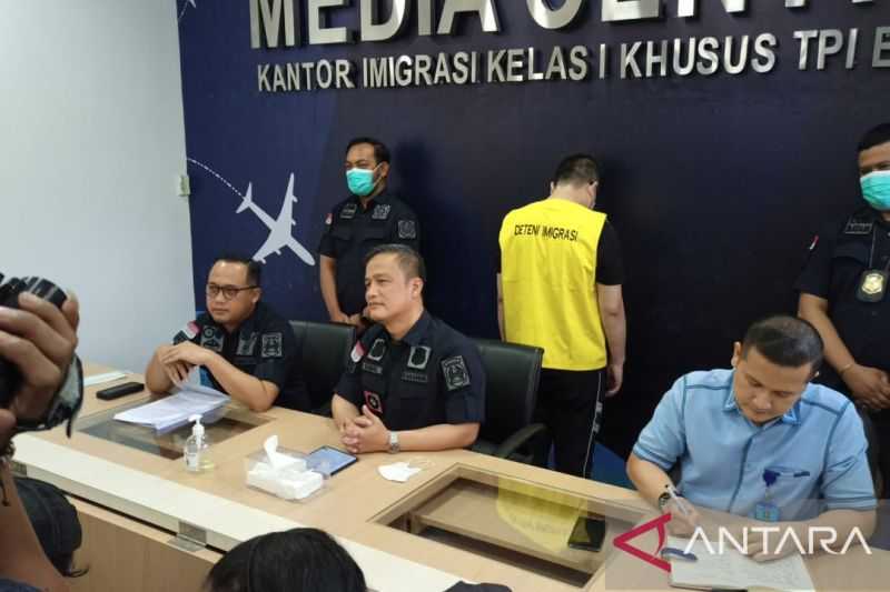 Lama Tinggal di Batam, WNA Asal Tiongkok Dideportasi karena Lakukan Hal Ini