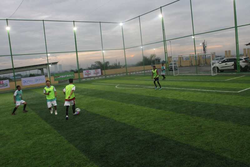 Lapangan mini soccer pertama dan satu-satunya yang berkonsep rooftop di Jabodetabek Raya 4