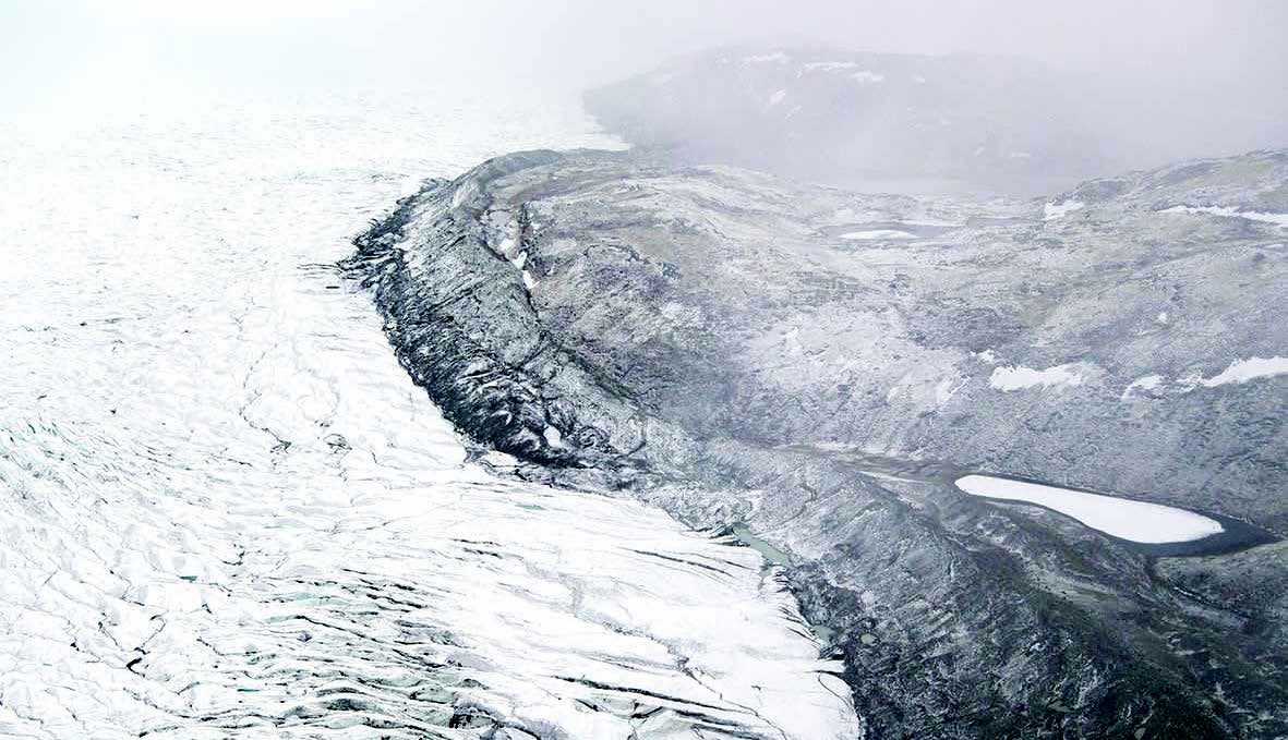 Lapisan Es di Greenland Mencair Akibat Gelombang Panas