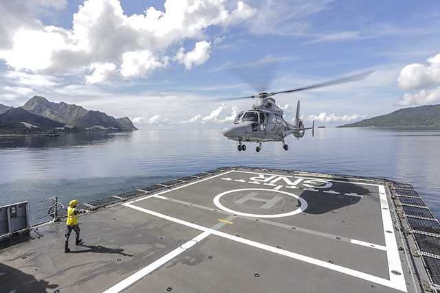 Latihan Pendaratan di KRI