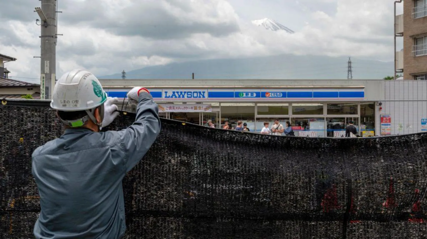 Layar Penghalang Pemandangan Gunung Fuji Dicopot