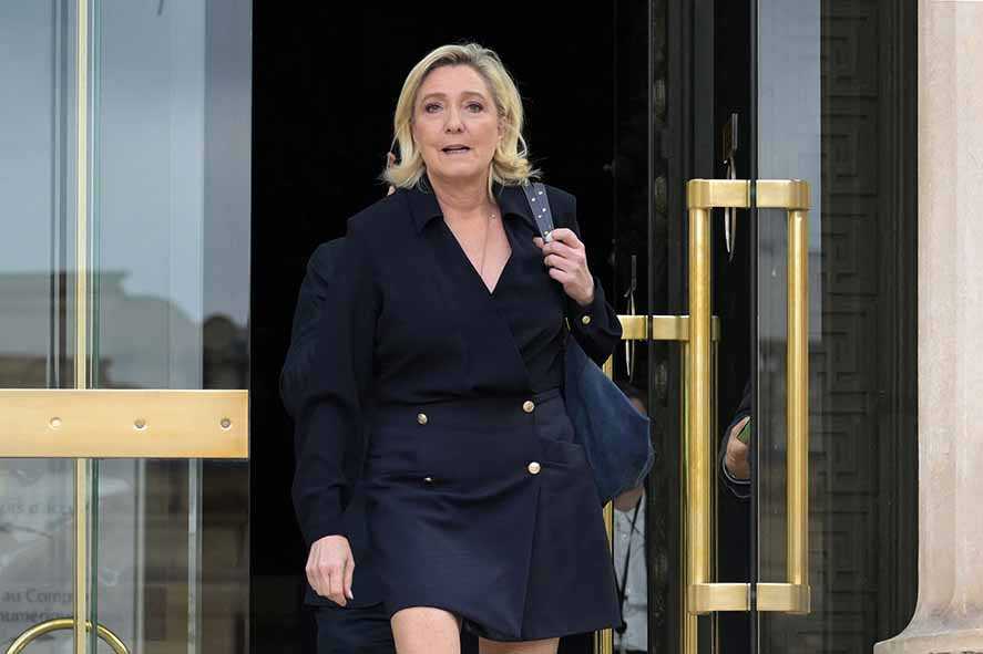 Le Pen Desak Macron Gelar Referendum