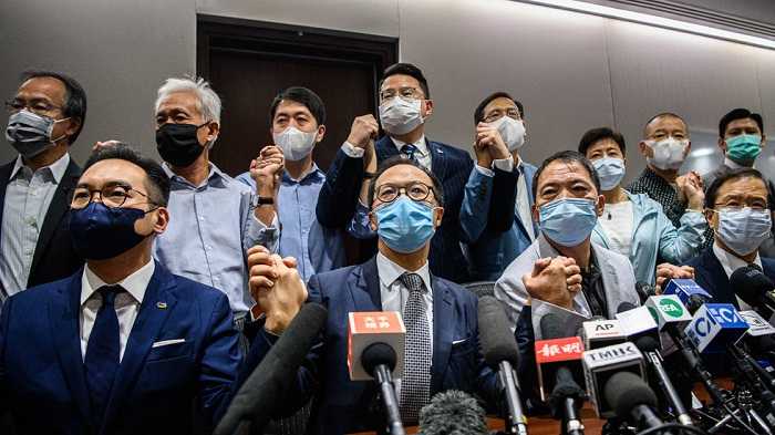 Lebih Dari 200 Anggota Parlemen Hong Kong Berhenti
