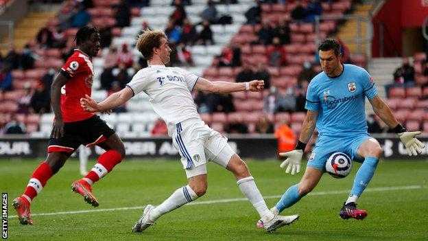 Leeds Cetak Rekor Tandang Usai Permalukan Southampton 2-0