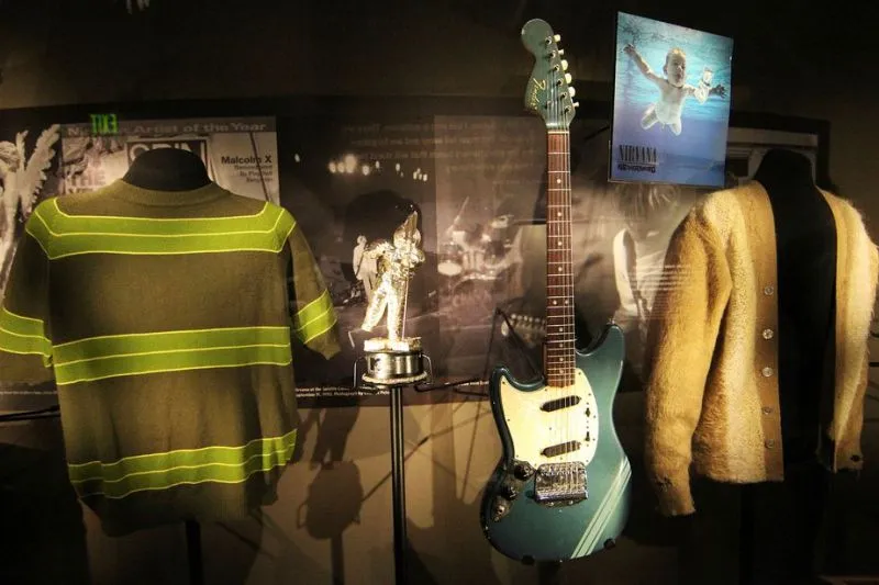 Lelang Gitar Biru Kurt Cobain Diperkirakan Terjual Hingga Rp11,4 Miliar